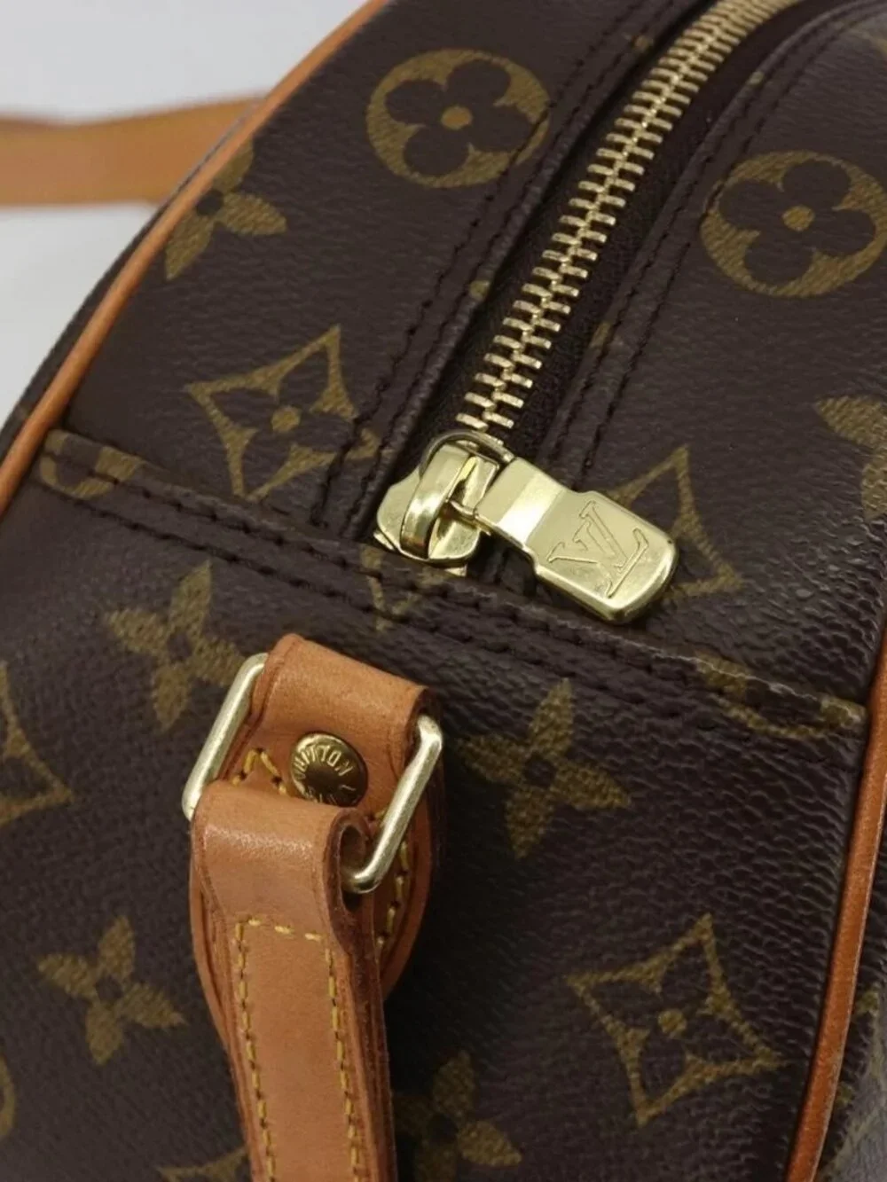 LOUIS VUITTON Monogram Blois Shoulder Bag M51221 LV Auth 188394SAV
